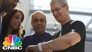 Tim Cook Allegedly Testing Glucose Monitor On His Apple Watch | Power Lunch | CNBC screenshot 2