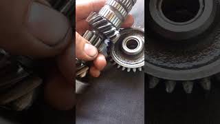 Broken reverse gear inside the transmission, causing excessive noise #engine #mechanic#gearbox