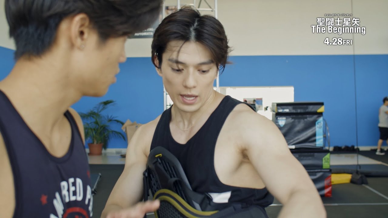 新田真剣佑、初ハリウッド主演で見せるアクションシーンの裏側 「聖闘士星矢 The Beginning」映像 - YouTube
