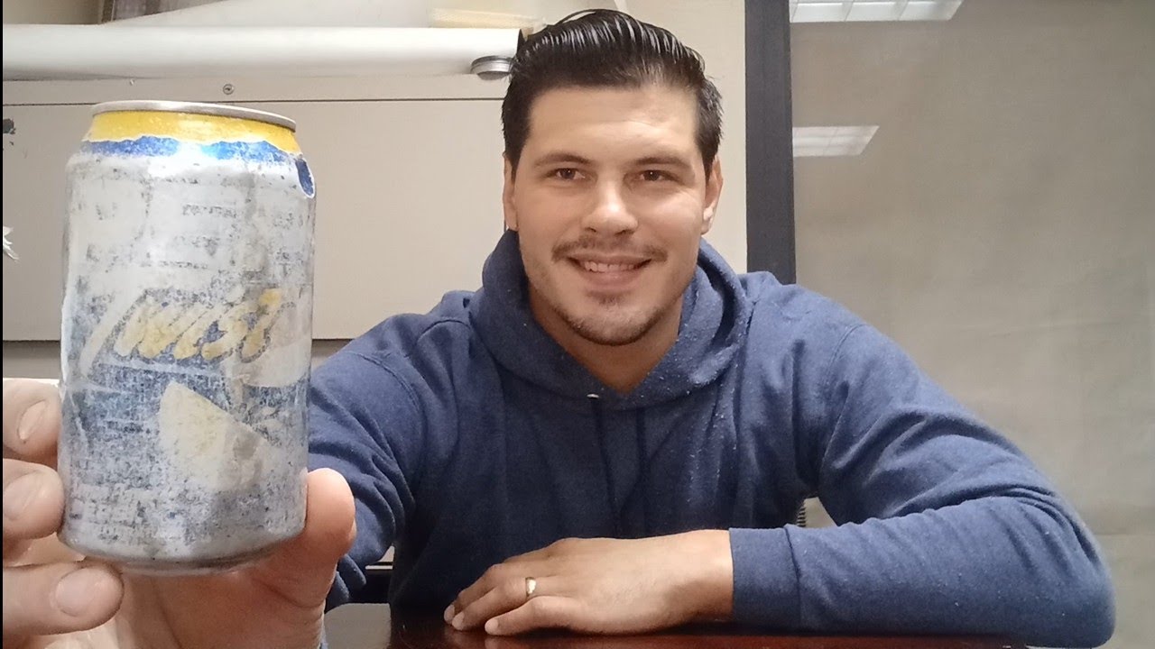 Остается ли оригинальный напиток Pepsi Twist ярким и свежим, если его найти в банке? (По крайней ...