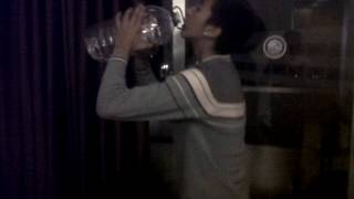 gitano roneante hace truco de magia increible