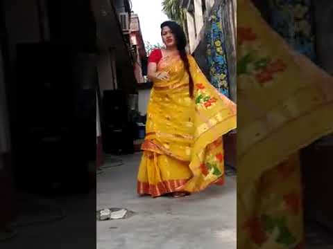 Hot Dance By Bengali Bhabhi In Saree On Bindiya Chamke, Choodi Khanke Song Part 4