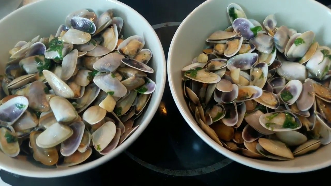 Coquinas con ajo y perejil. Son como pipas, no podrás parar.