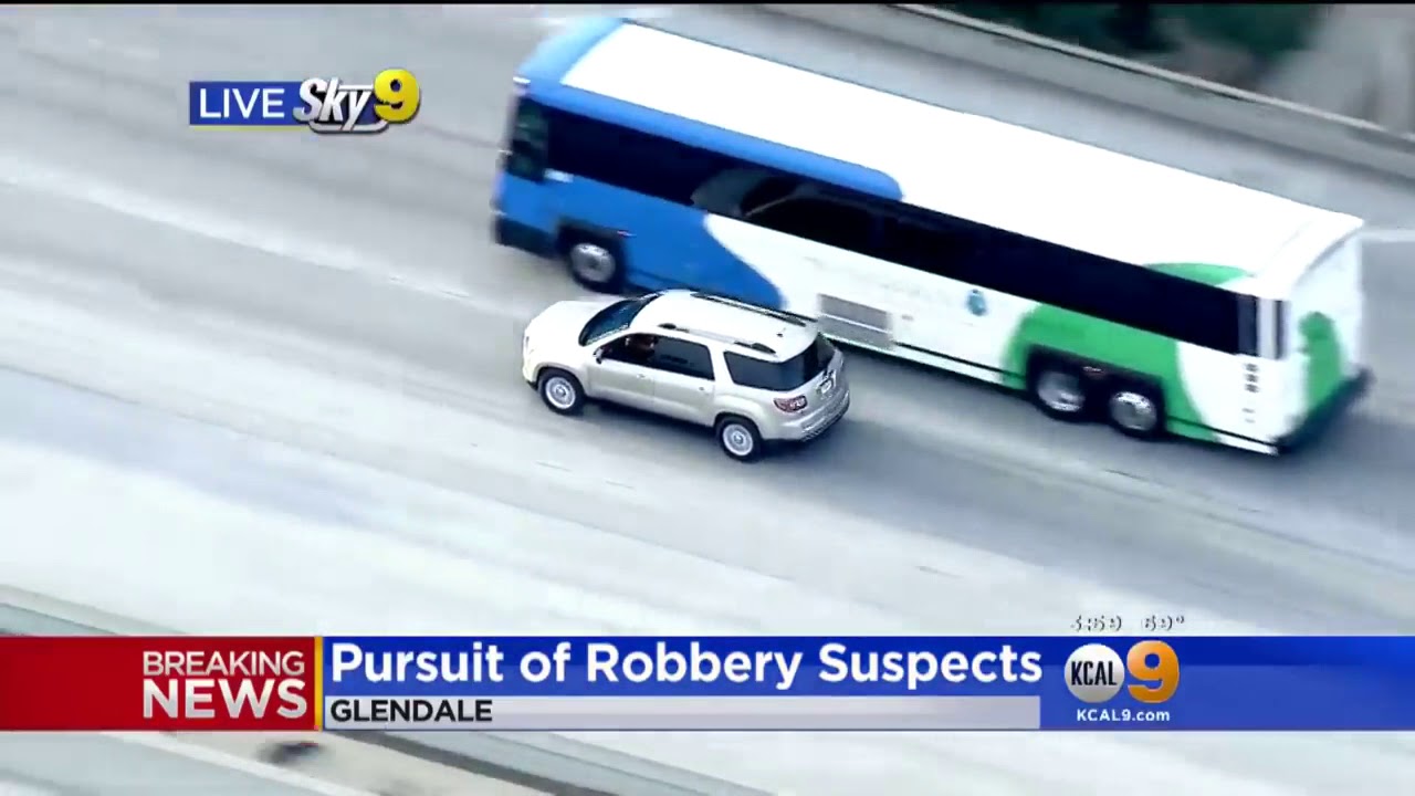 Armed Robbery Suspects Lead Police On High Speed Chase Across LA - YouTube