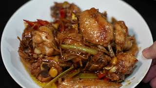 Stir fry chicken with ginger slices