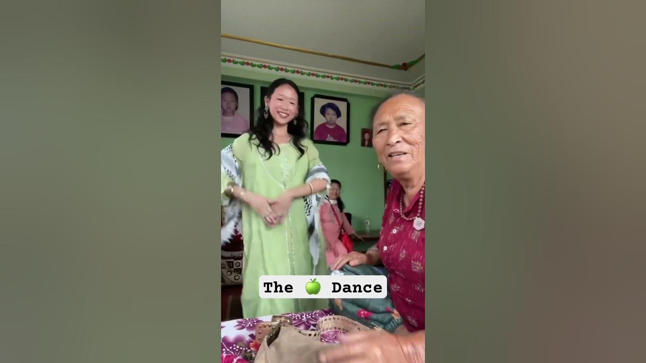 @officialcharlixcx  Apple dance! 🍏 #charlixcx #apple #dance #shorts
