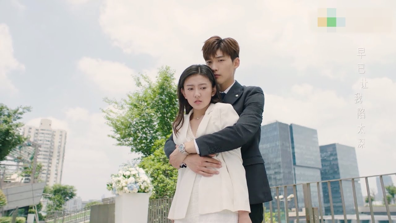 王析翊背后抱表白嘉欣：我开始看不得你难过了！！