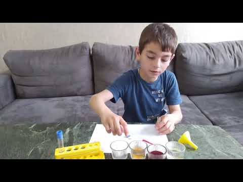 დათუნა ატარებს ცდას,რომ გაიგოს როგორ კეთდება ლავა ლამპა