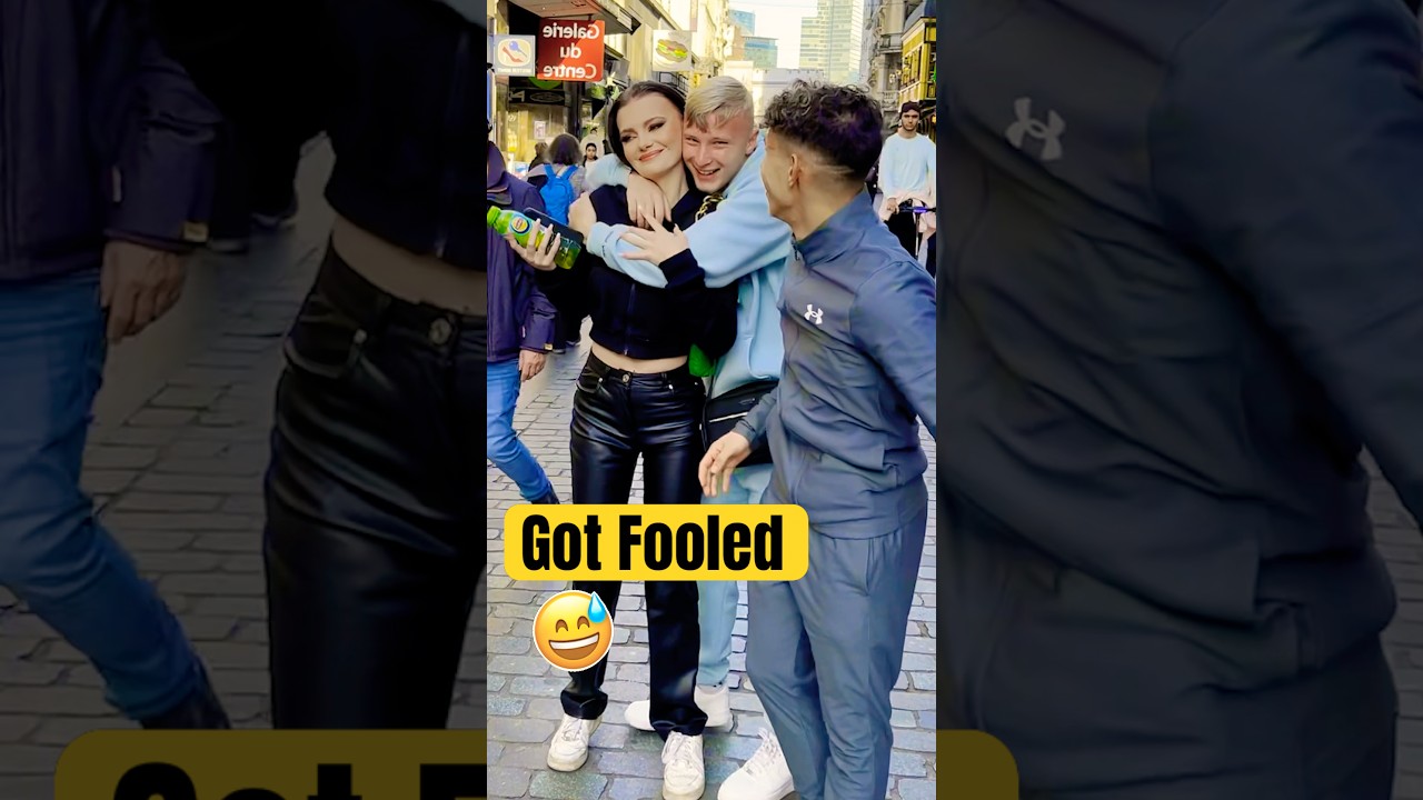 Fake high five prank 😂 