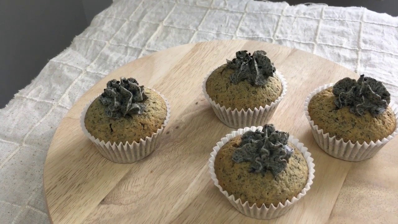 ● Black Sesame Cupcakes  ● 黑芝麻杯子蛋糕 ●