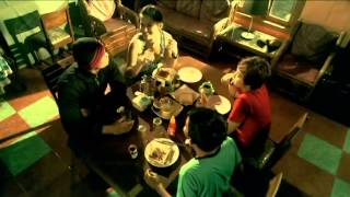 Adegan dalam filem Pocong Pasti Berlalu