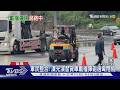軍民整合! 漢光演習貨車載榴彈砲過彎甩飛｜TVBS新聞 @TVBSNEWS01