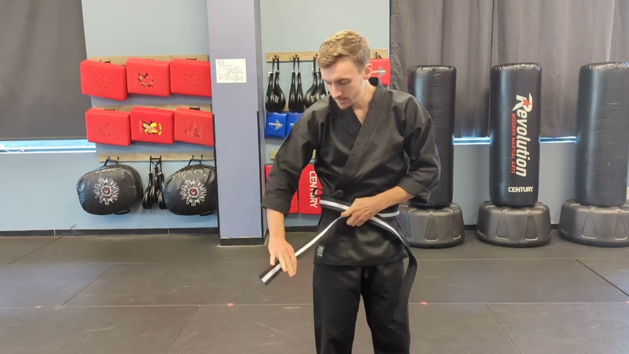 How To Tie A Karate Belt Youtube