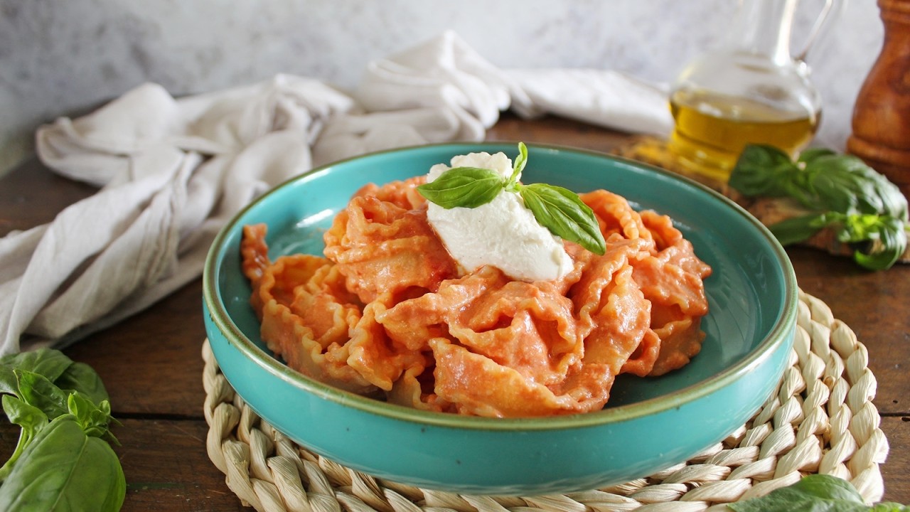 MANFREDI CON LA RICOTTA - Pasta sugo e ricotta alla napoletana- La cucina di Rita