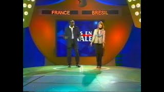 Axelle Red et Youssou N'Dour - La cours des grands - Tous en finale - 12 juillet 1998 Resimi