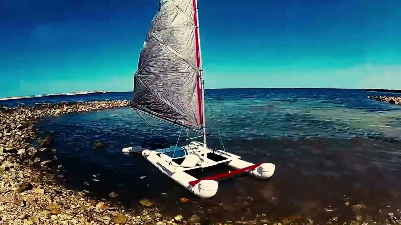 PROBANDO MICRO CATAMARÁN CASERO DE TUBOS DE PVC