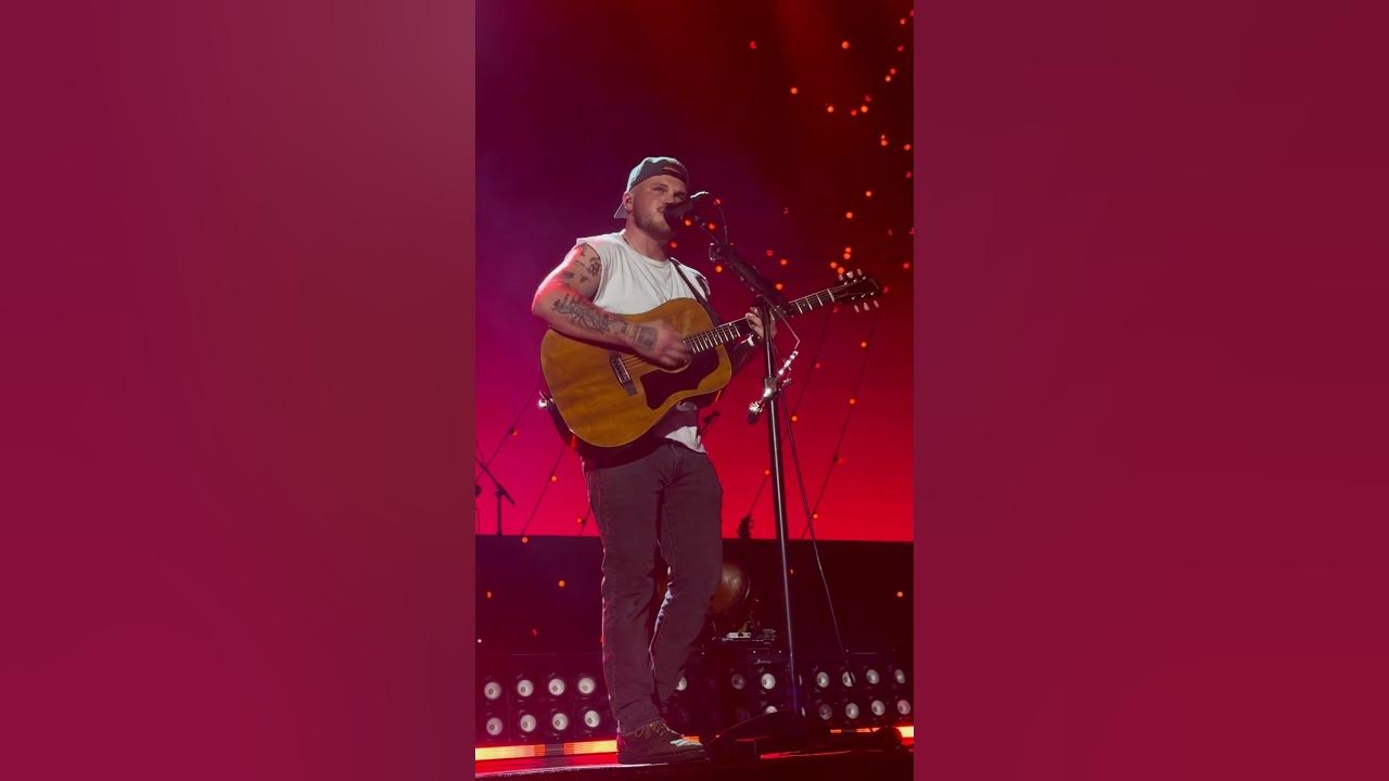 Zach Bryan performed his new single ‘Madeline’ night one at MetLife! #ZachBryan