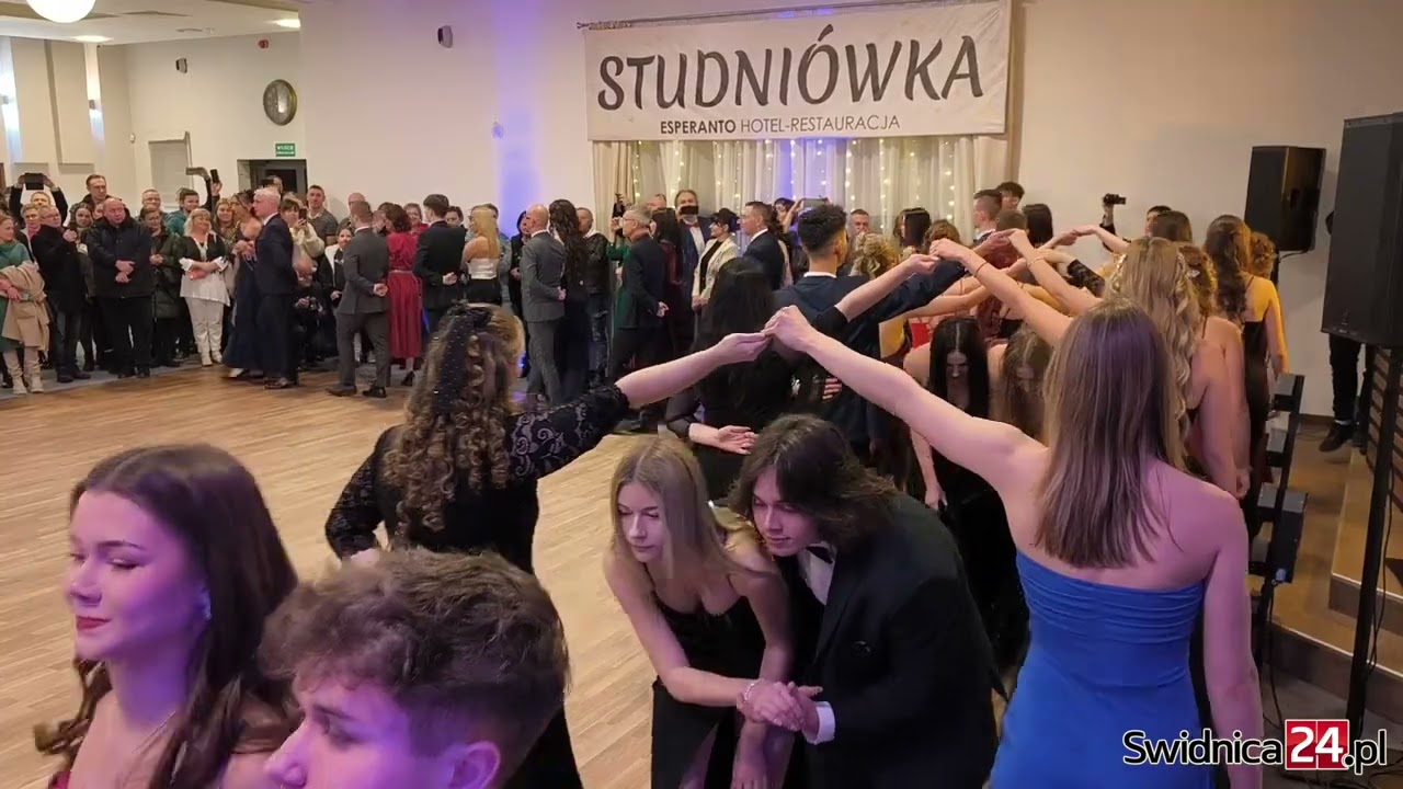 Polonez na rozpoczęcie studniówki I Liceum Ogólnokształcącego w Świdnicy