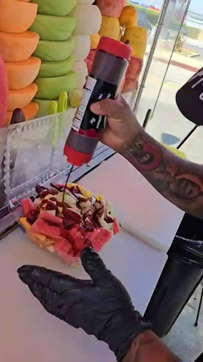 Bule ini memilih menjadi penjual rujak #mustwatch