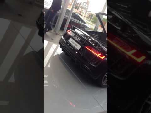 Audi R8 V10