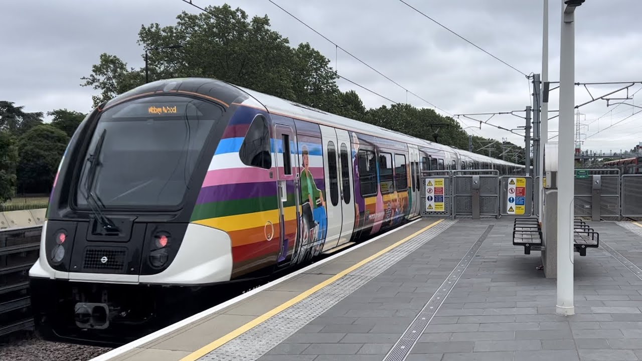 *New Livery* Class 345055 ‘Every Story Matters’ departing Custom House ...