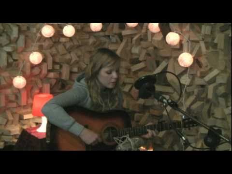 Megan Kent - 'Stones' (live in studio)