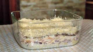 Слоеный салат из курицы отварной и грибов шампиньонов