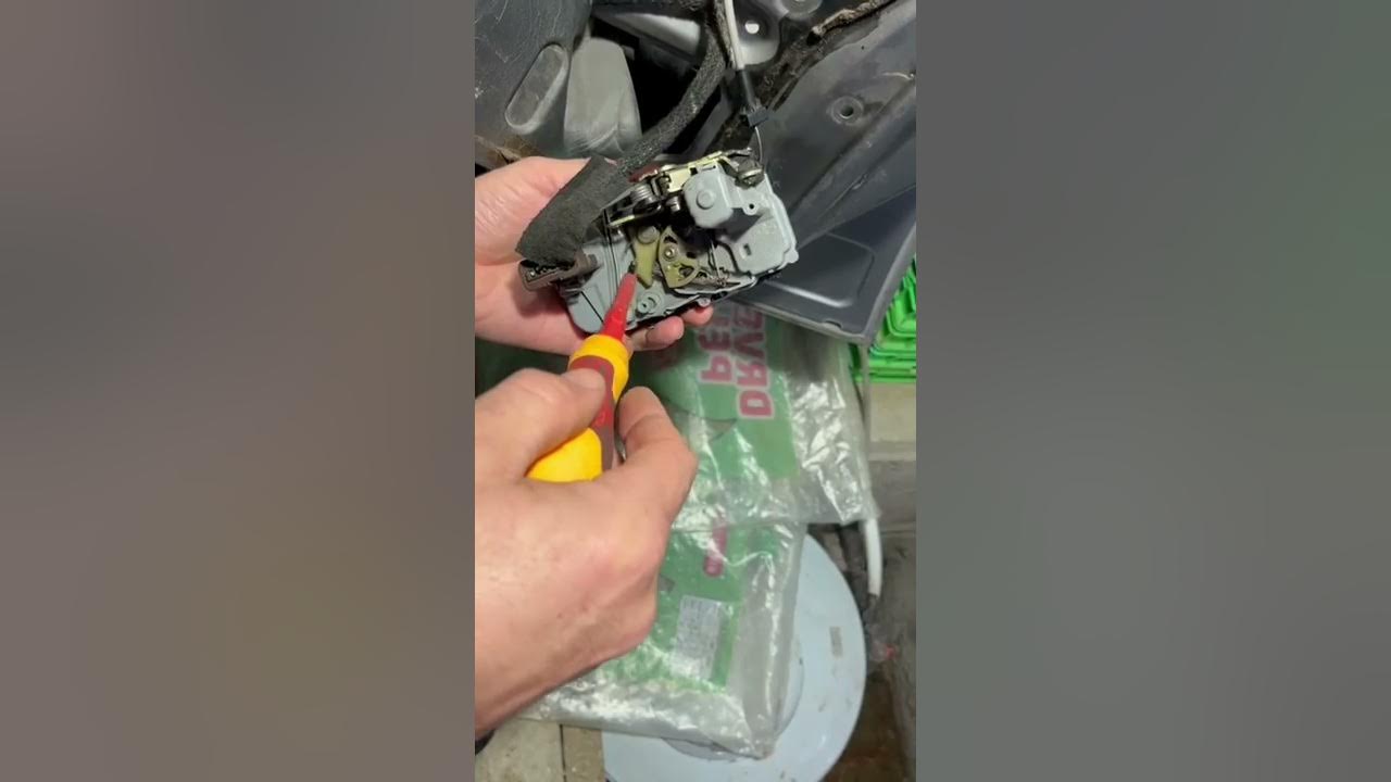 How to Repair Front Right Lock on Peugeot 307 YouTube