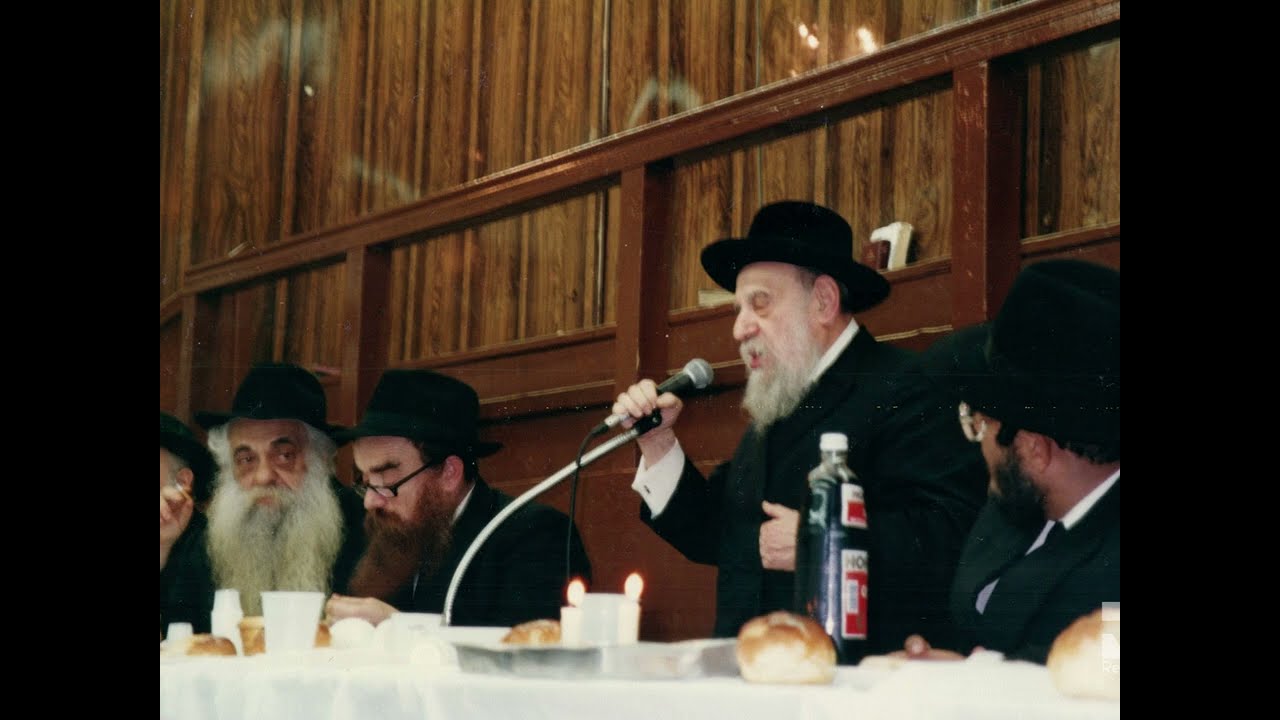 Chasidim Farbrengen Hey Teves 5752 | התועדות חסידים ה' טבת תשנ"ב
