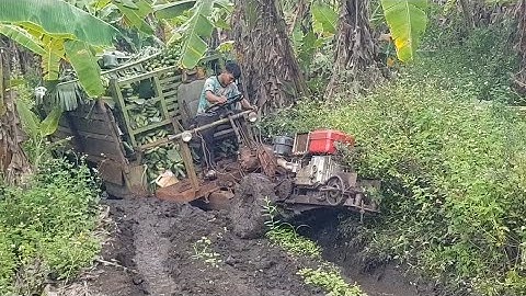 xe công nông câu đẩy chở chuối đường lầy cực kỳ khó khăn và cái kết #xe_công_nông