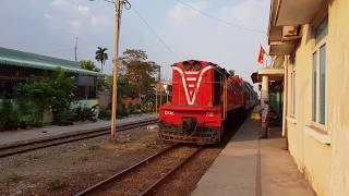 Train Spt1 Phan Thiet  Saigon Arriving Di An Railway Station 2018