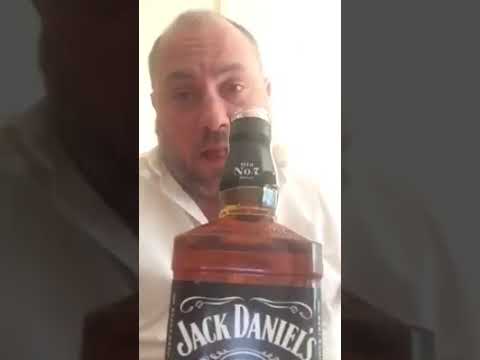 Video: Jack Daniel's Dà Il Via All'estate Con Un Cocktail Agrumato In Bottiglia