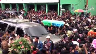 Video thumbnail of "entierro catarina pastor nebaj"