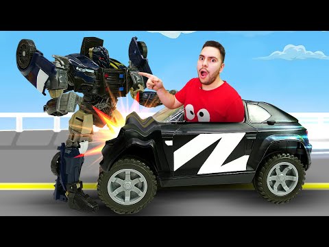 ¡Arreglando un coche de policía!Joker y Transformers en el taller de reparaciones.Vídeos de juguetes