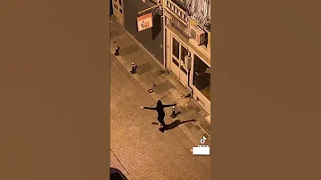 العجوز الراقصه ترقص بشكل غريب في شوارع صربيا 