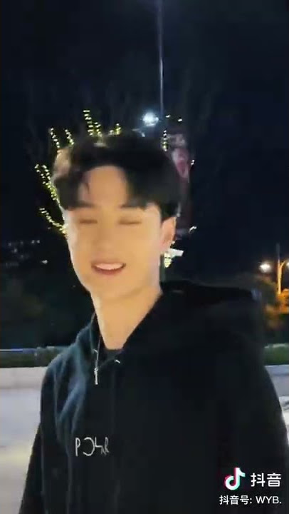 [220222] Wangyibo Douyin Update :'Night skateboarding 2' #Wangyibo #王一博 #UNIQ-王一博 #Tiktok #Update