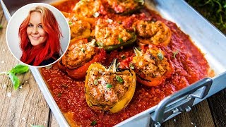 Lär dig laga: Grillade paprikor, fyllda med tomat-polenta, örter och pecorino