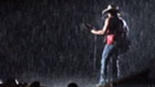 Kenny Chesney - There'S Something Sexy About The Rain (Live Performance In A Dallas Rainstorm)