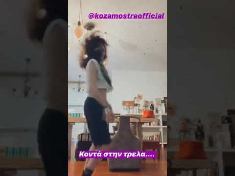 Η Μαρία Σολωμού χορεύει μόνη της στο σαλόνι της!