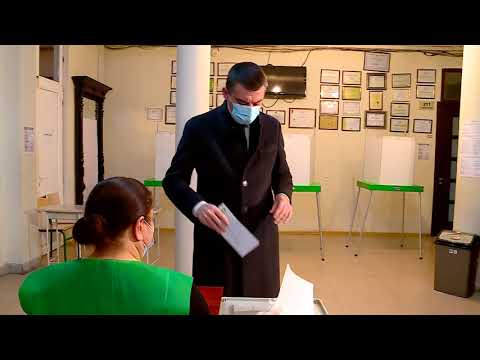 პრემიერ-მინისტრი გიორგი გახარია მეუღლესთან ერთად საარჩევნო უბანზე