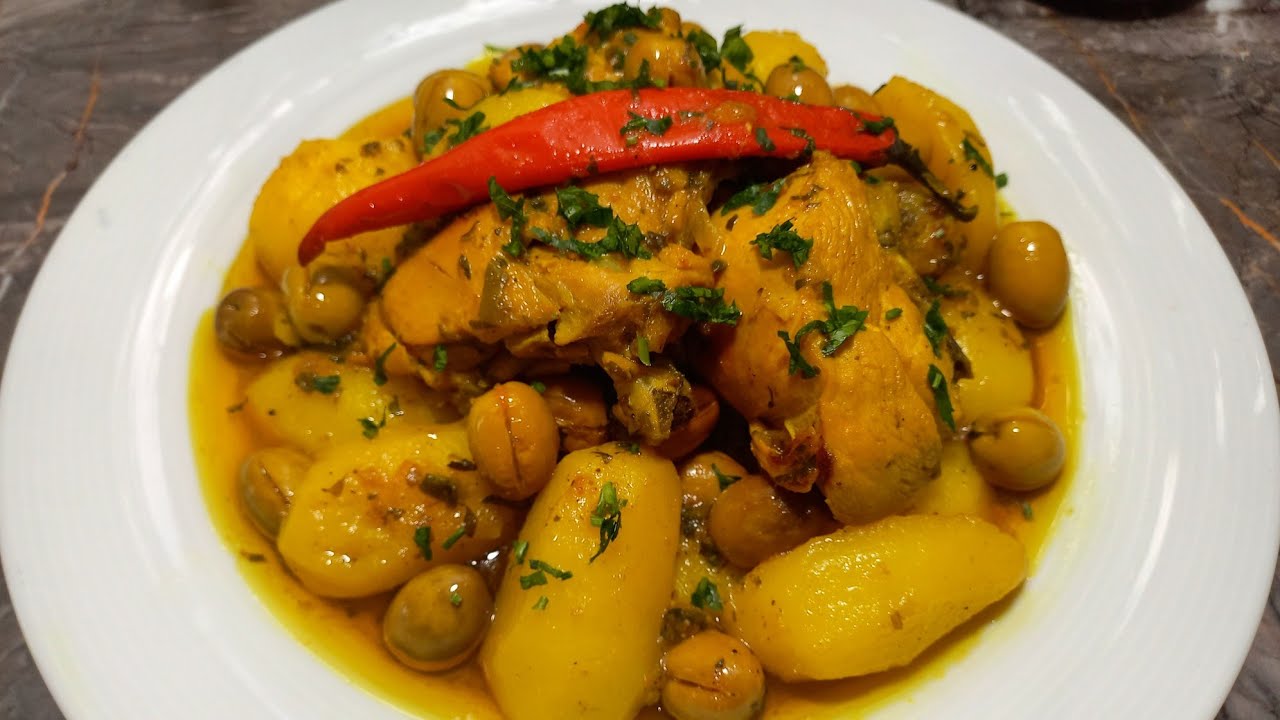 محبوبة الجماهير البطاطا بالزيتون و الدجاج  بطريقة مطبخ العامرية