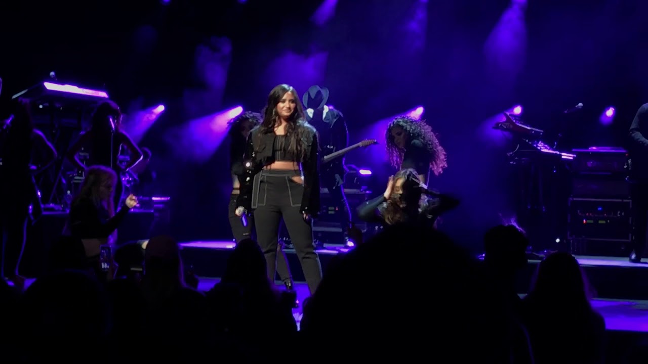 Demi Lovato - Cool For The Summer (MasterCard) HD