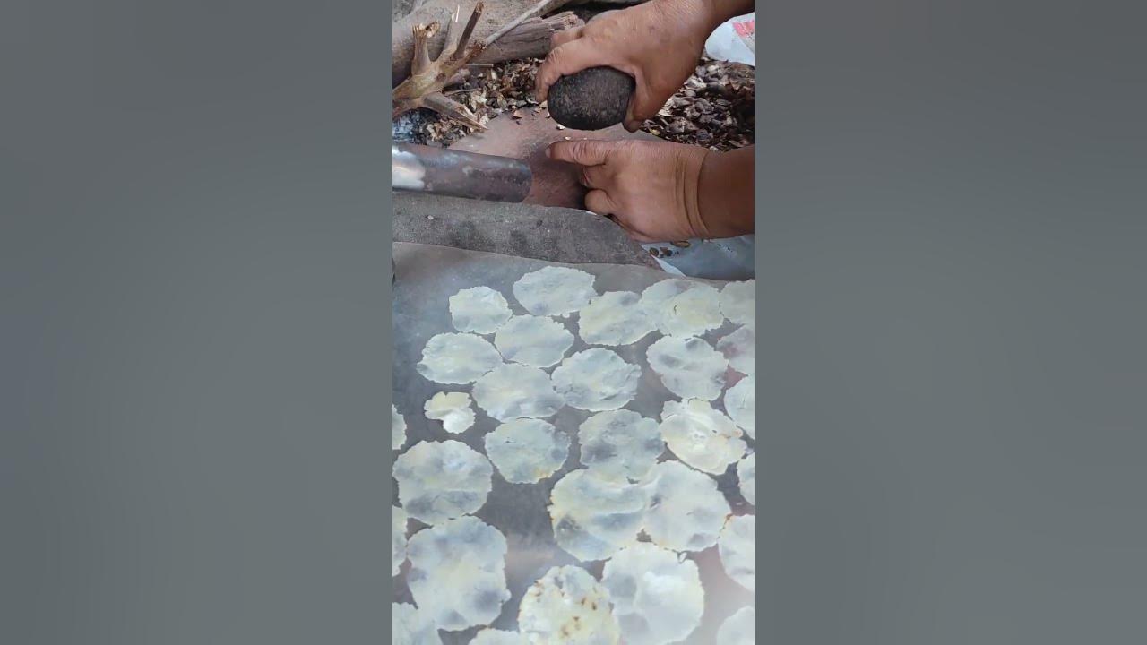 Teknik, Skill dan Alat Cerdas Sederhana untuk Membuat Keripik Emping Melinjo - Keunikan Desa #shorts