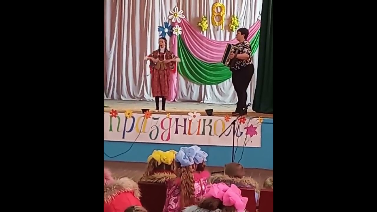Музыкальное поздравление учащейся ДШИ Русланы Бондаревой