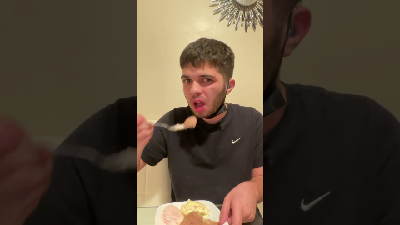 ASL Sammy eat ice cream neapolitan !