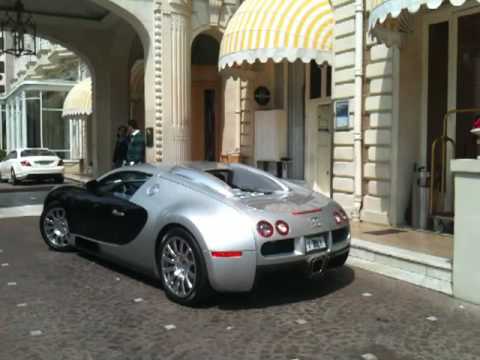Bugatti Veyron Start Up and Park, and people enjoy ! - YouTube
