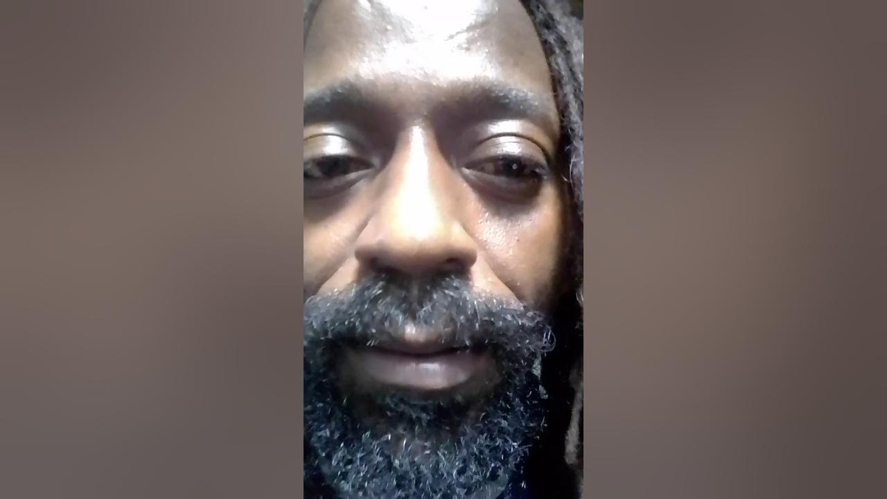 Lil Durk wears hoodie with Kenneka Jenkins picture in 'Viral Movement