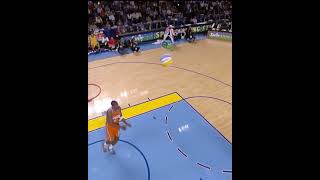 Amar’e Stoudemire en el concurso de clavadas con Steve Nash All-star 2005