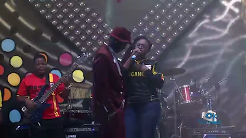 Eddy Kenzo yesambye Rema Namakula Live ku stage bwabade amuwana