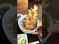 森の中のお蕎麦屋さん。ドデカい海老天丼がうまい。